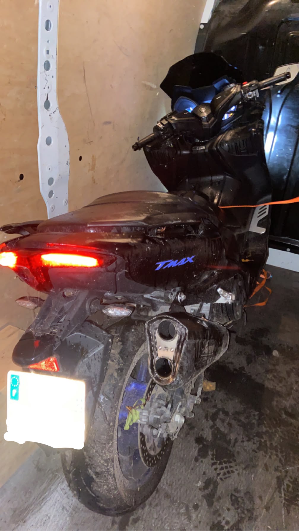Moto sécurisée dans le véhicule professionnel, Prestige Transport